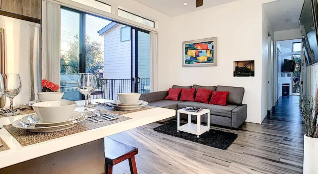 2nd Story Masterpiece In Venice Beach 4 Bedroom Home by RedAwning