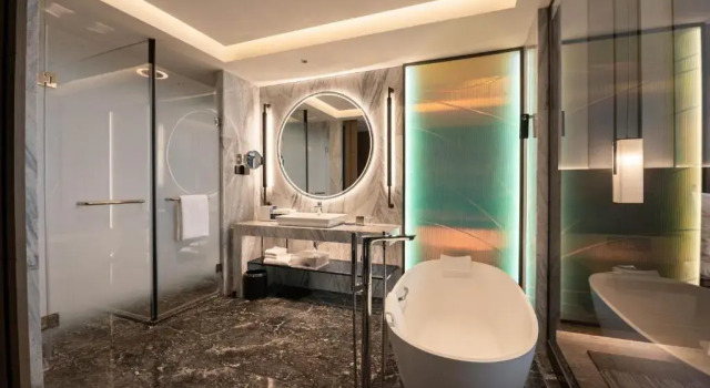 Четырёхместный номер Standard с видом на озеро Renaissance Changzhou Wujin Hotel