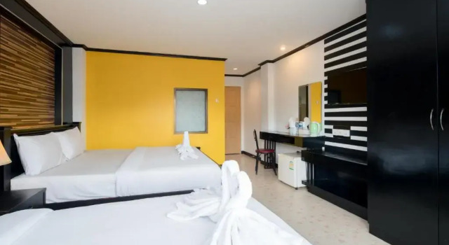 Трёхместный номер Standard с балконом Royal Beach Residence, Patong Beach