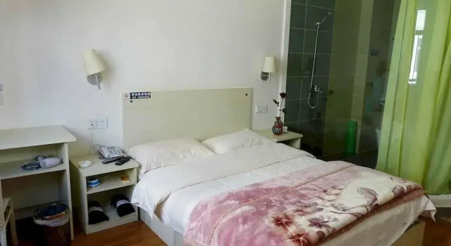 Kunming Mu Chen Hotel, Rezerwuj Hotel Hotele w Kunming z parkingiem, Parking