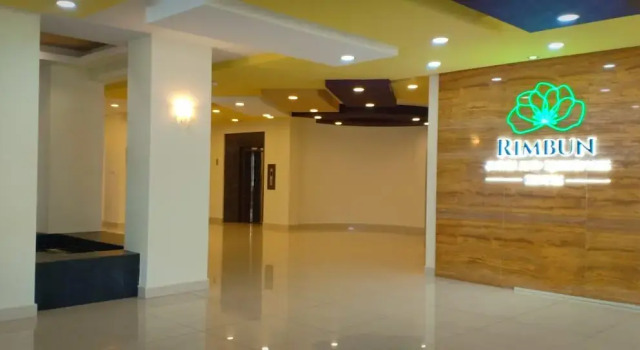 Rimbun Suites & Residences, Rezerwuj Hotel Hotele w Kampong Madewa z basenem, Basen