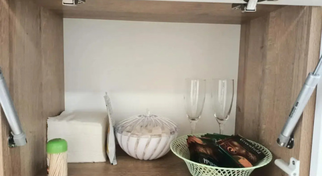 Apartments on Chervishevsky Tract 45 building 8, Prenota Appartamento Hotel a Tyumen Region con parcheggio, Parcheggio