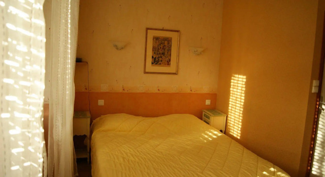 Hôtel Saint - Pierre, Đặt Khách sạn Villedieu-les-Poeles 