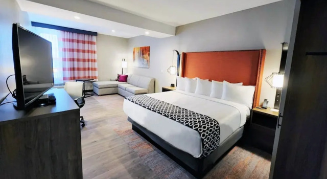 Люкс c 1 комнатой La Quinta Inn & Suites by Wyndham Pflugerville