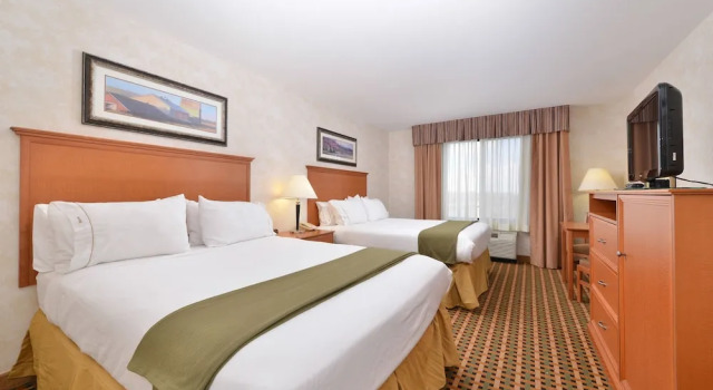Четырёхместный номер Standard Holiday Inn Express Rawlins by IHG