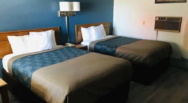 Четырёхместный номер Standard Econo Lodge Saint Albans
