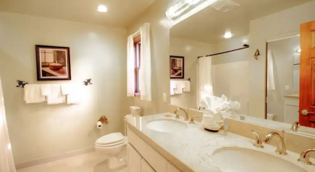 1717 Geneva Drive W - 4 Br Townhouse, Забронировать Отель Отели Вейл с парковкой, Парковка