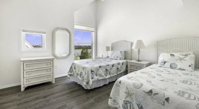 Holley House 4 Bedroom Home by RedAwning
