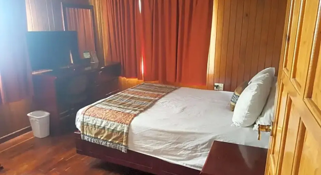 Полулюкс Отель Bazarell Inn