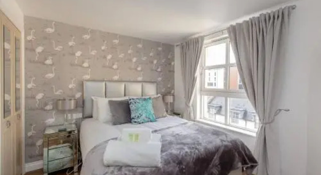 JOIVY Ultra Gorgeous 3bd Old Town Apt w\ Balcony&Parking, Забронировать Апартаменты/квартира Старый город Эдинбург, рядом с Железнодорожный вокзал Эдинбург-Уэверли