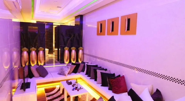 六星汽车宾馆(深圳龙岗中心城店), Rezerwuj Hotel Hotele w Shenzhen z parkingiem, Parking