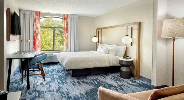Люкс Fairfield by Marriott Inn & Suites Asheville Outlets