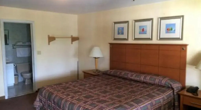 Naugatuck Motor Lodge, Rezerwuj Hotel Naugatuck Connecticut