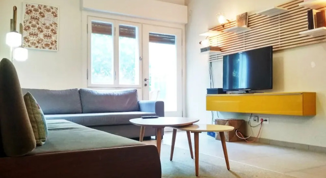 Апартаменты с 2 комнатами с балконом 2BDR Masaryk Square Apt Central Location