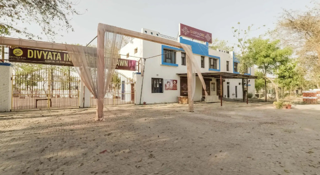 SPOT ON 80057 Sahyadri Inn, Забронировать Дом для отпуска Bāra Banki штат Уттар-Прадеш