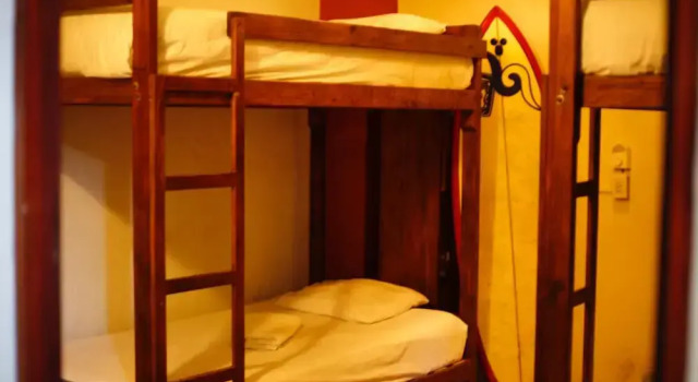 Кровать в общем номере (мужской номер) Experiencia Surf Camp - Hostel