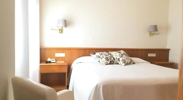 Четырёхместный номер Standard Hotel Restaurant Bon Retorn