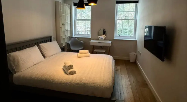Central London Apartment With 2 Bedrooms -sleeps 6, Забронировать Апартаменты/квартира Апартаменты Лондона, рядом с Театр Phoenix, Апартаменты/квартира