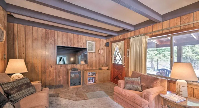 Mccall Rustic Retreat - Walk to Payette Lake!, Забронировать Отель Отели Мак-Колл с парковкой, рядом с McCall Golf Club, Парковка