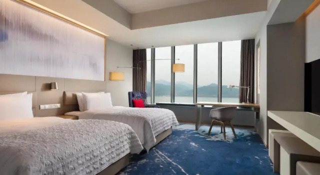Четырёхместный номер Standard с видом на реку Le Meridien Hangzhou, Binjiang