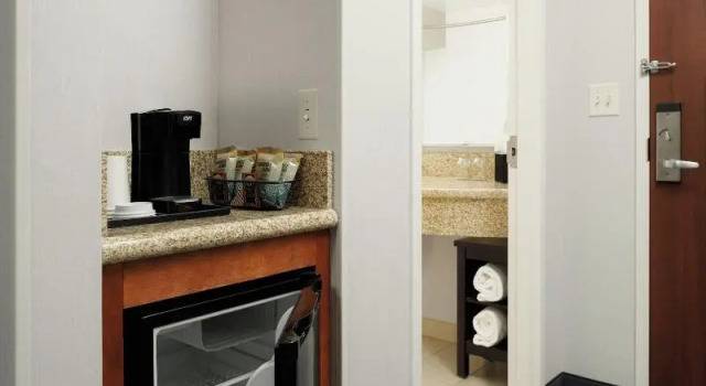 Четырёхместный номер Standard с балконом Courtyard by Marriott Boone
