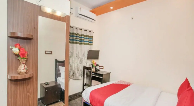 OYO 15482 Delite Suites