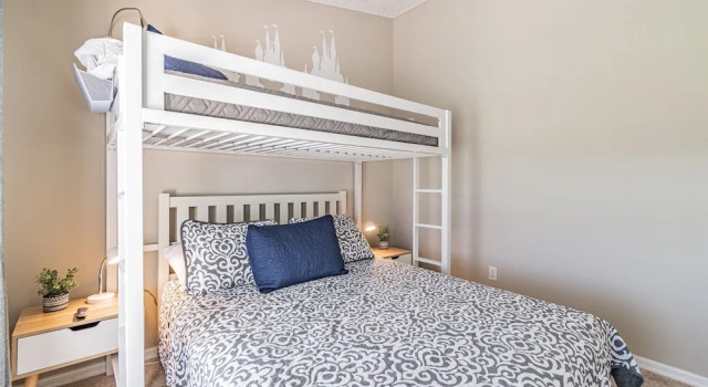 Near Theme Parks! In-Ground 3 BR Pool Home, Sleeps 7, Total Privacy!