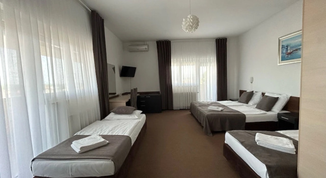 Трёхместный номер Standard с балконом Rooms Laguna