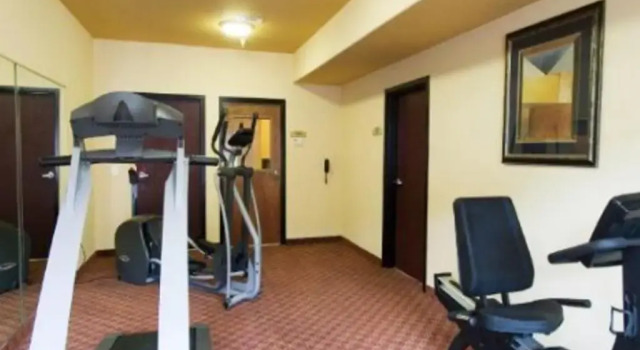 Четырёхместный номер Standard Garden Inn Hotel