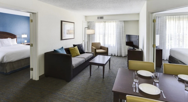 Residence Inn Milford, Rezerwuj Hotel Hotele w New England z basenem, Basen