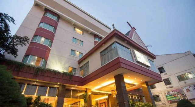 Grand Zuri Pekanbaru, Book Hotel Hotels in Pekanbaru with Parking, Parking