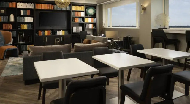 Четырёхместный клубный номер Standard Renaissance Fort Lauderdale West Hotel