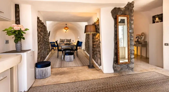 BLACK BAY CAVES SUITES, Забронировать Отель Акротирион , рядом с Белый пляж