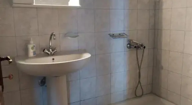 Triple studio room with the most beatifull view in Mylopotamos, Rezerwuj Apartament Hotele w Pelion z parkingiem, Parking