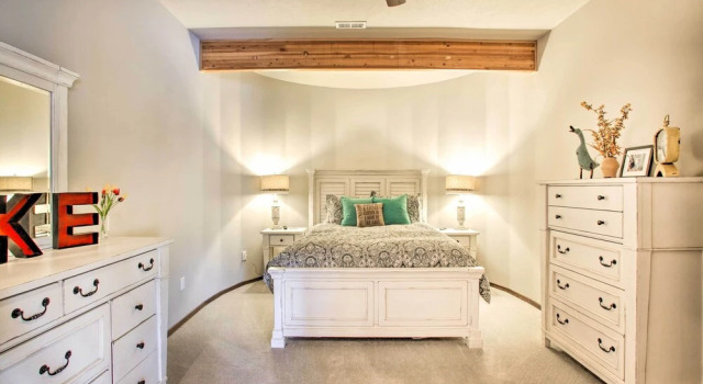 Luxurious Liberty Lake Hideaway w/ Hot Tub!, Book Vacation Home Liberty Lake Spokane Metropolitan Area