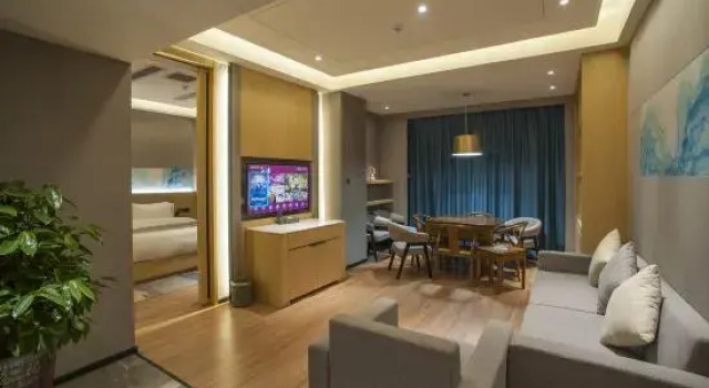 Premier Suite Huatian Selected Hotel