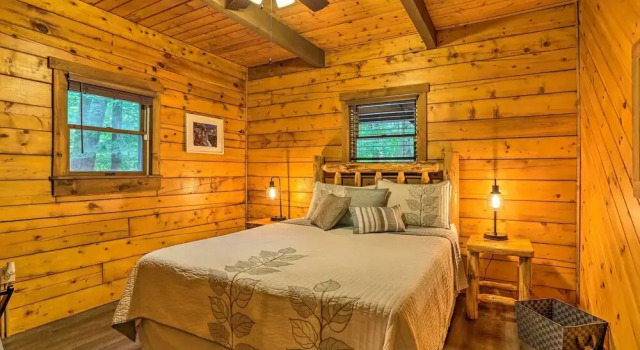 Pocono Log Cabin: Fireplace, Fire Pits & Amenities, Book Feriehus Sommerhuse i Pennsylvania, Hytte