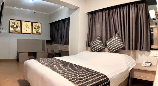 Holiday Hotel