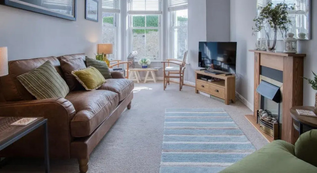 Beachcomber Seaside Apartment - 2 Bedroom - Tenby