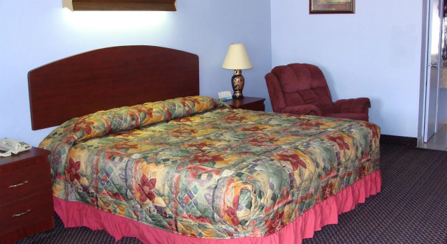 Colonial Inn Hammond, Забронировать Отель Хаммонд Луизиана
