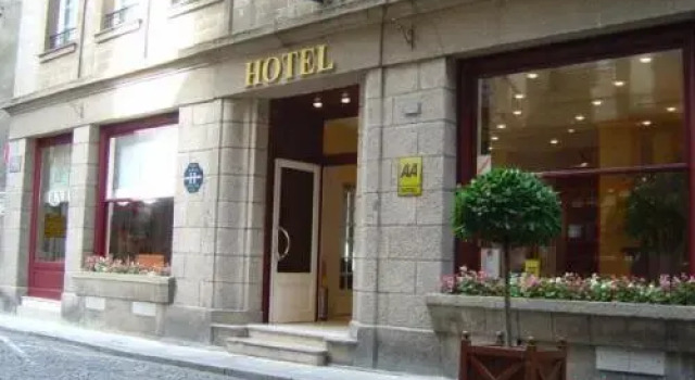 Кровать в общем номере Hôtel des Marins, Saint-Malo