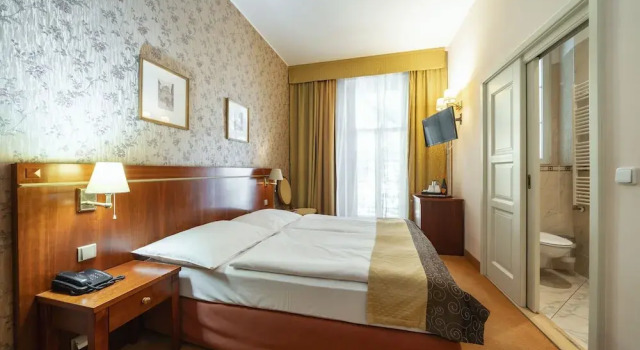 Standard Casal quarto varanda Hotel Raffaello Prague