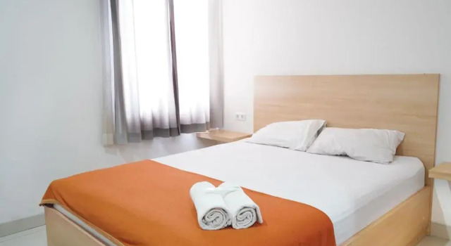 Номер Standard UROOMS Tanah Abang