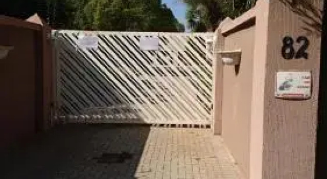 82 on BUREN GUEST HOUSE, Забронировать Гостевой дом Гостевые дома Фри-Стейт, Гостевой дом