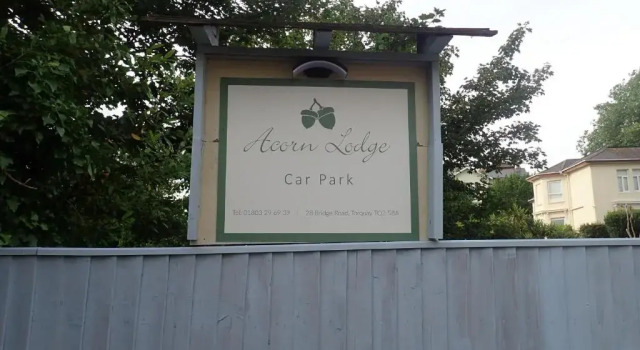 Acorn Lodge