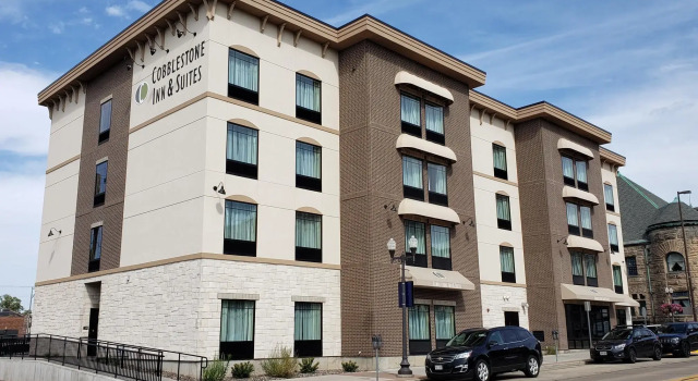 Четырёхместный номер Standard Cobblestone Inn & Suites - Menomonie/UW-Stout
