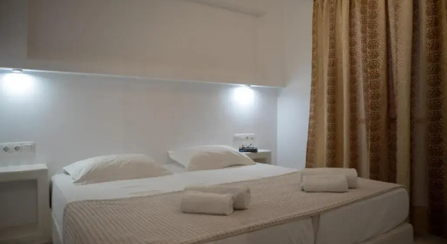 Четырёхместный номер Standard Aphrodite Hotel & Apartments