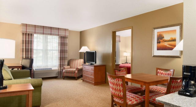 Двухместный люкс Country Inn & Suites by Radisson, Sycamore, IL