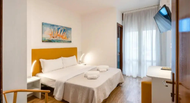 Двухместный номер Standard с балконом и с частичным видом на море Hotel Royal Garnì
