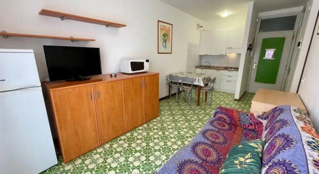 Апартаменты c 1 комнатой с балконом и с видом на бассейн Cozy Flat With Swimming Pool